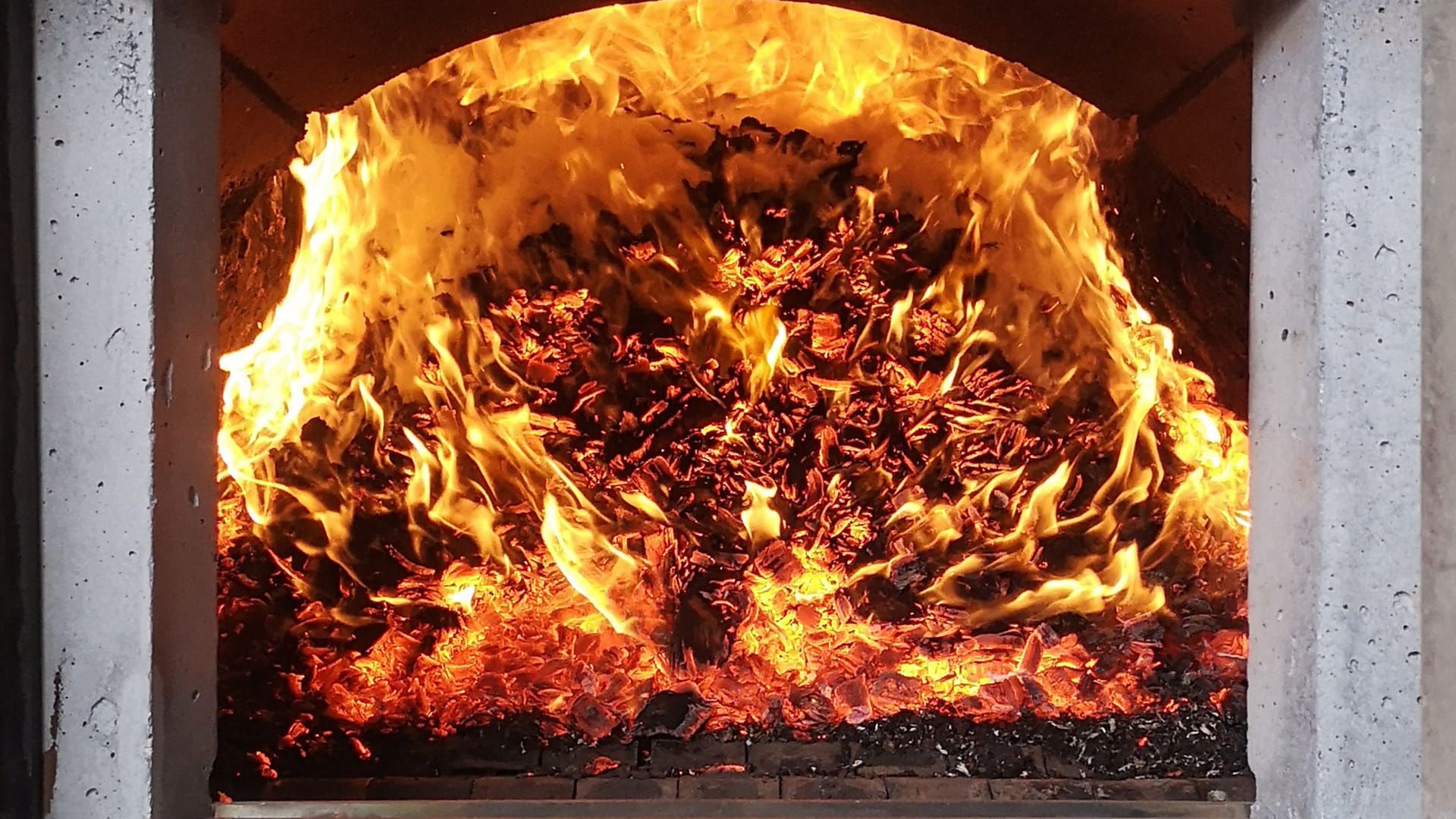 Combustion chamber of a wood boiler in Canada
