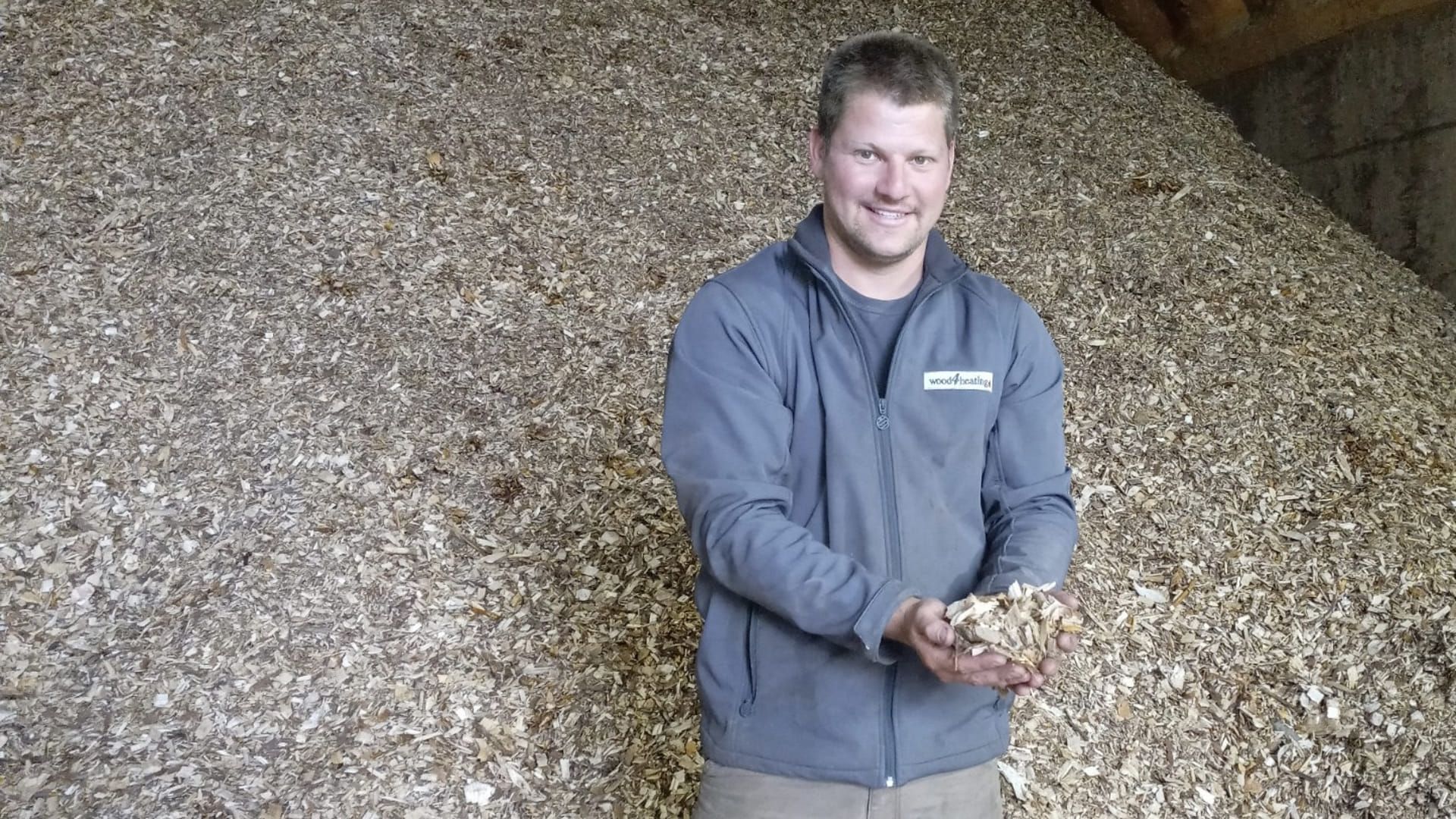 Wood chip storage for heating